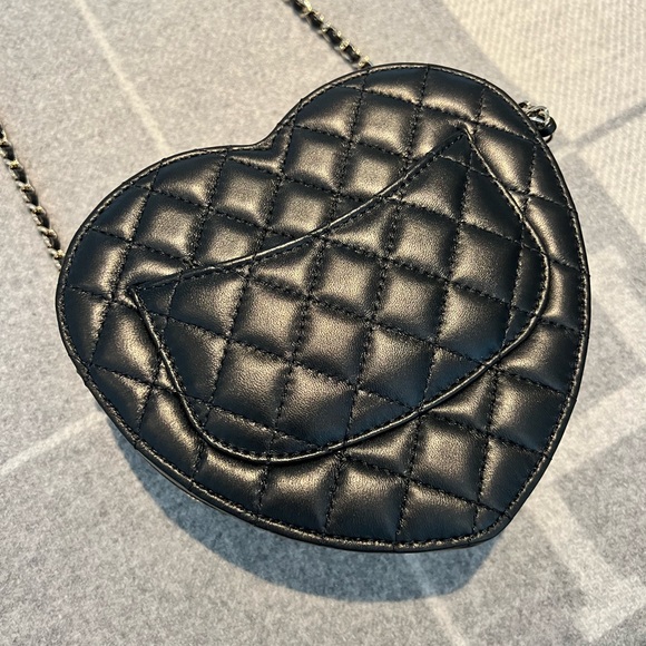 SOLD!! Chanel heart bag - Picture 6 of 7